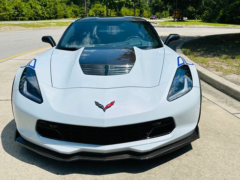 Used 2018 Chevrolet Corvette Z06 w/ Carbon 65 Edition RWD image 4