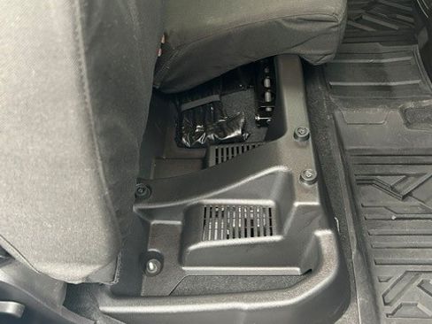 Used 2023 Chevrolet Colorado LT RWD image 11
