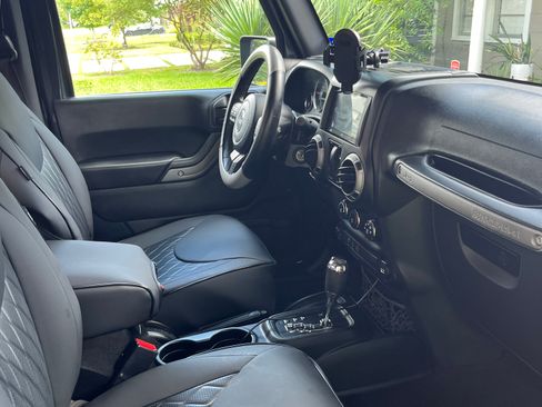 Used 2017 Jeep Wrangler Sport w/ Quick Order Package 24S AWD/4WD image 13