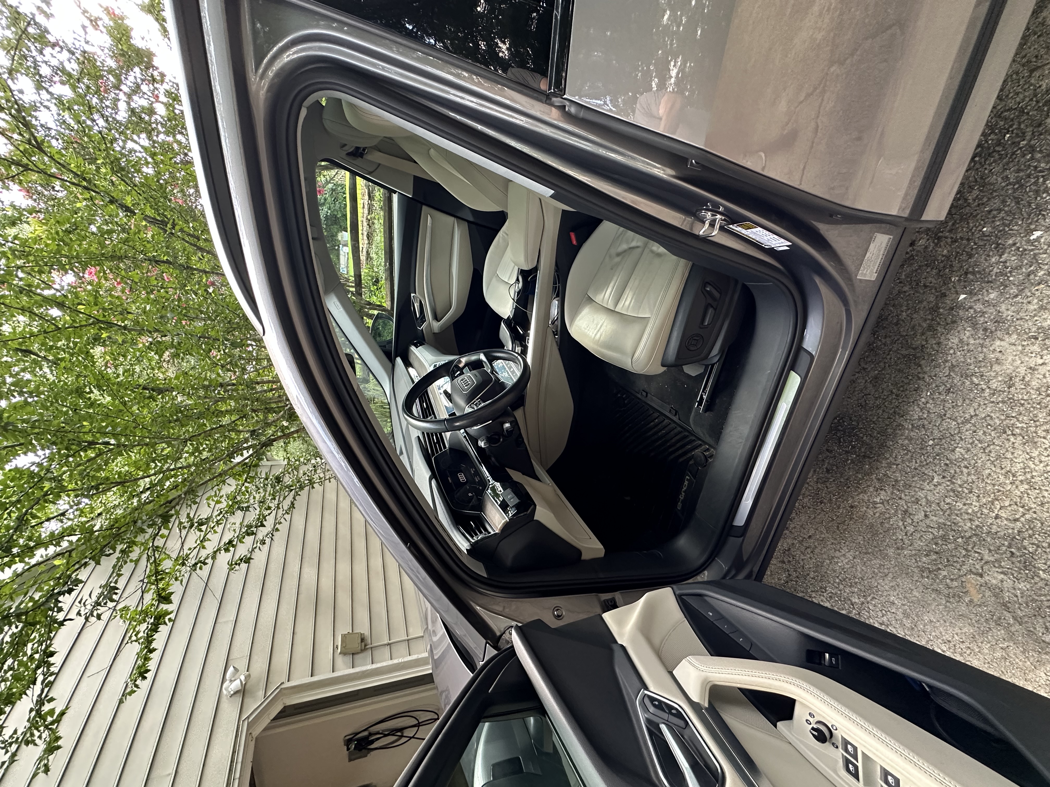 Used 2023 Audi e-tron Premium AWD/4WD image 8