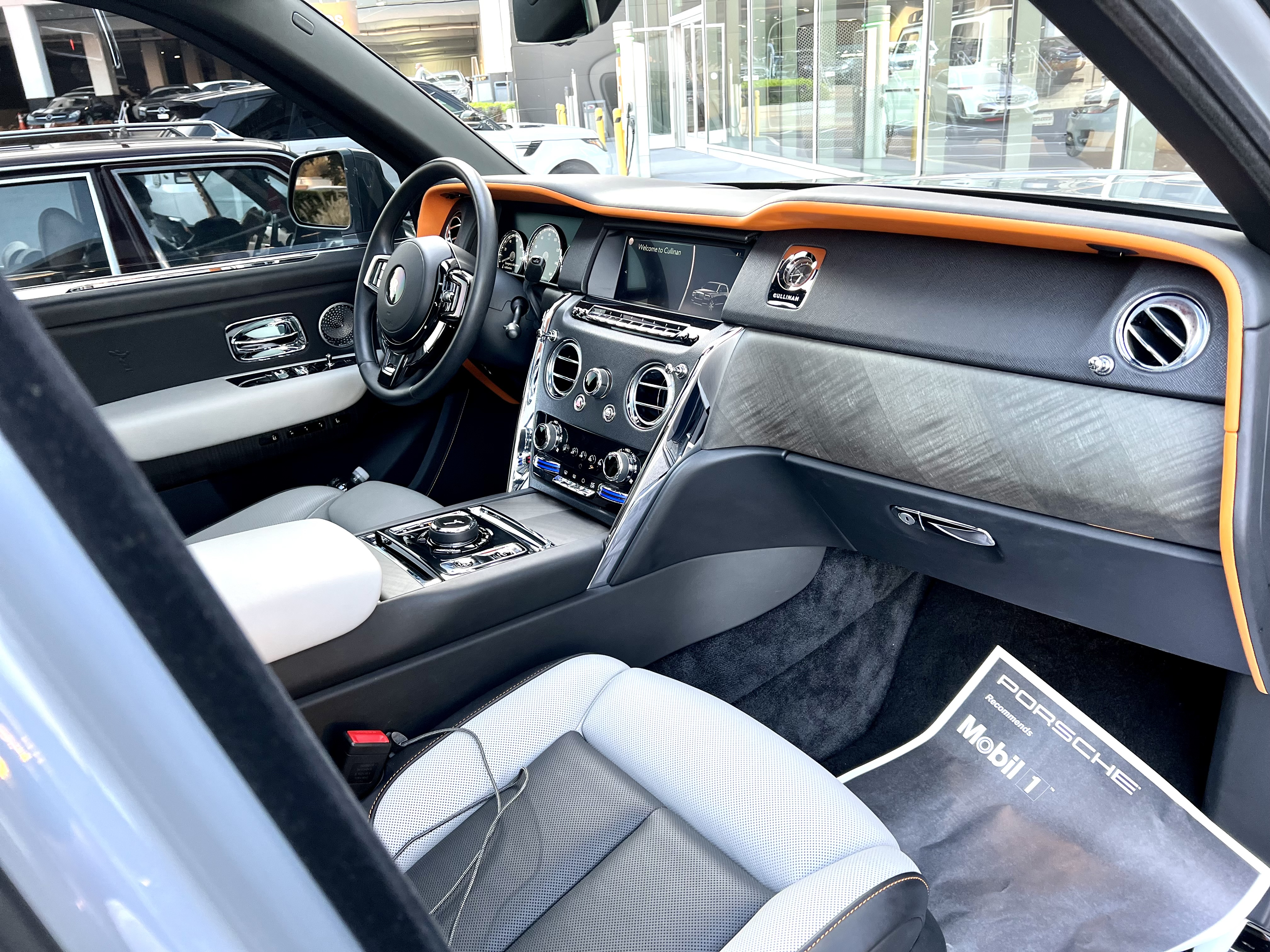 Used 2019 Rolls-Royce Cullinan AWD/4WD image 16