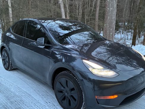 Used 2024 Tesla Model Y Long Range image 4