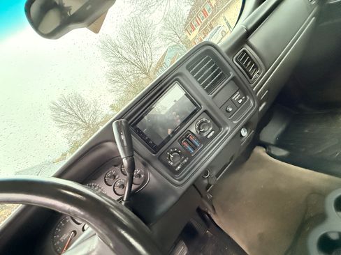 Used 2003 Chevrolet Silverado 2500 LS w/ Snow Plow Prep Package image 11