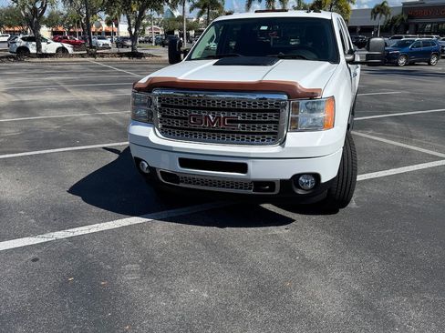 Used 2014 GMC Sierra 2500 Denali w/ Suspension Package, Off-Road image 4