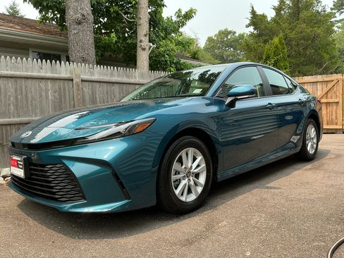 Used 2026 Toyota Camry LE w/ Convenience Package FWD image 1