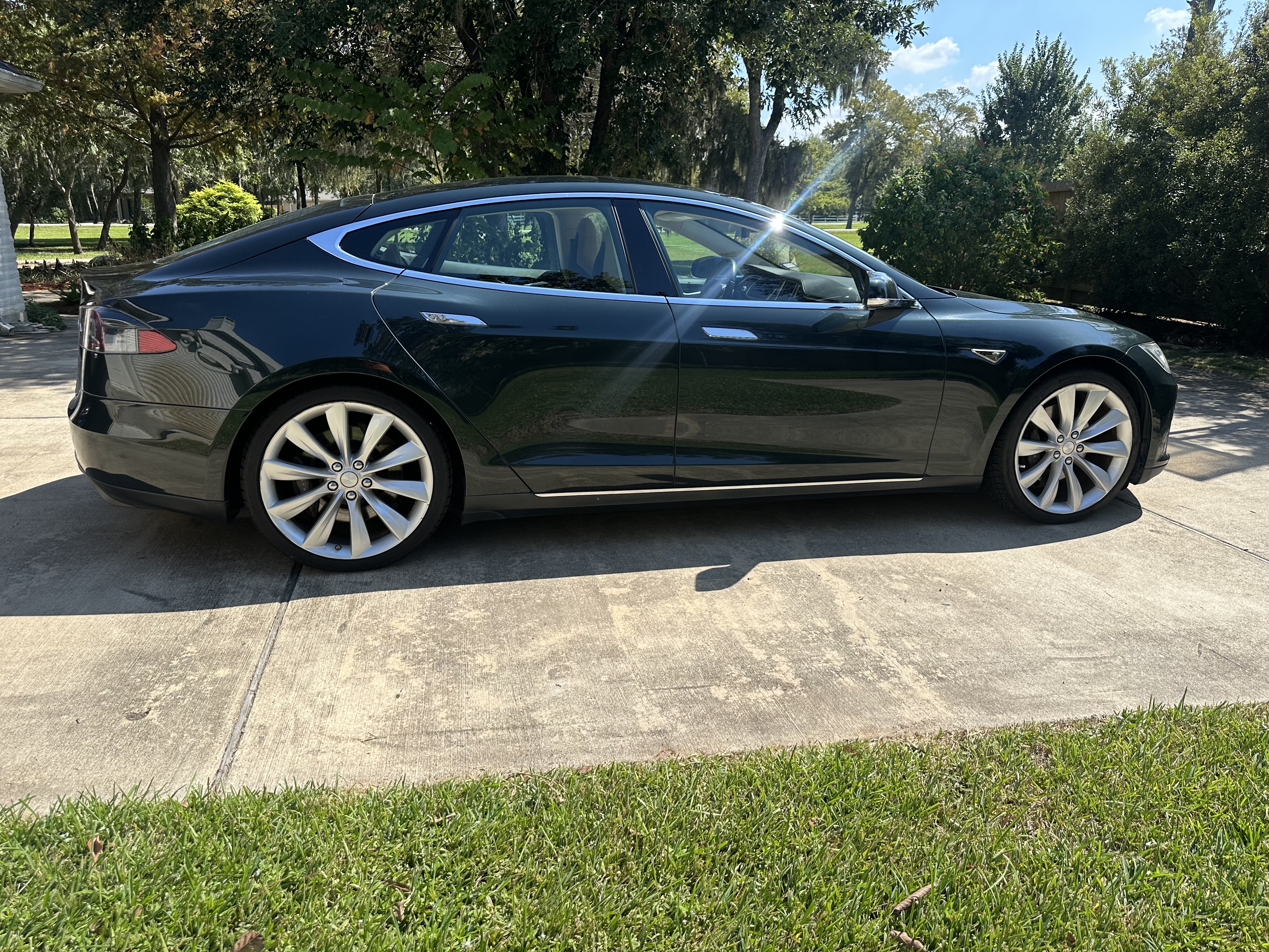 Used 2012 Tesla Model S RWD image 4