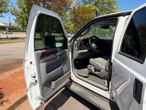 Used 2007 Ford F250 Lariat RWD image 10