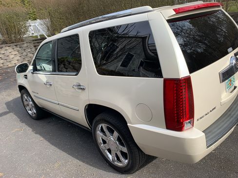 Used 2007 Cadillac Escalade 2WD w/ Information Package image 6