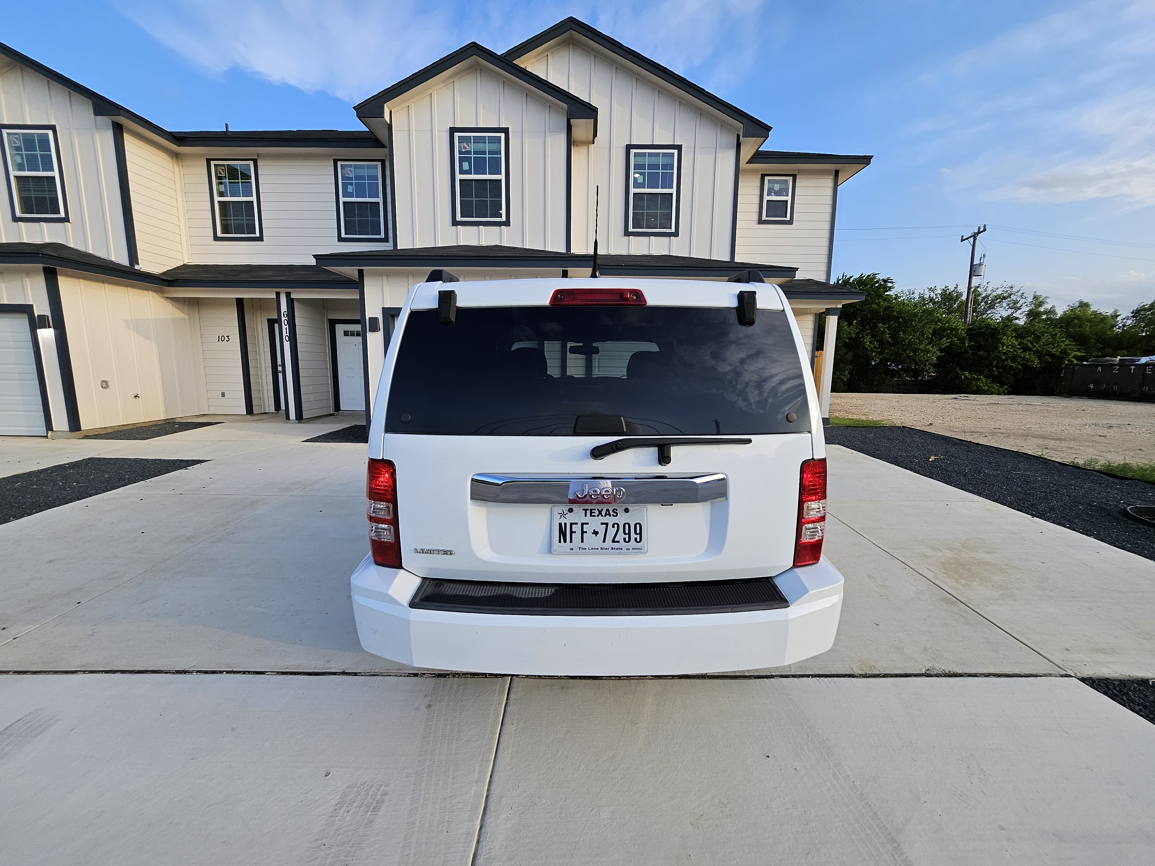 Used 2012 Jeep Liberty Limited RWD image 9