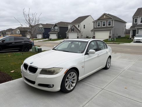 Used 2011 BMW 328i xDrive Sedan image 1