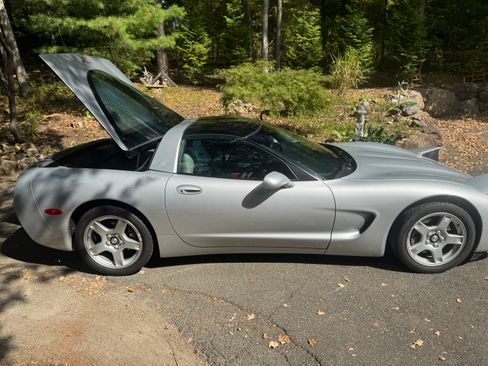 Used 1997 Chevrolet Corvette Coupe image 10