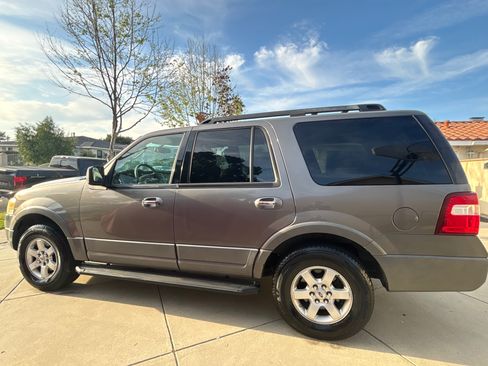 Used 2010 Ford Expedition XLT image 5
