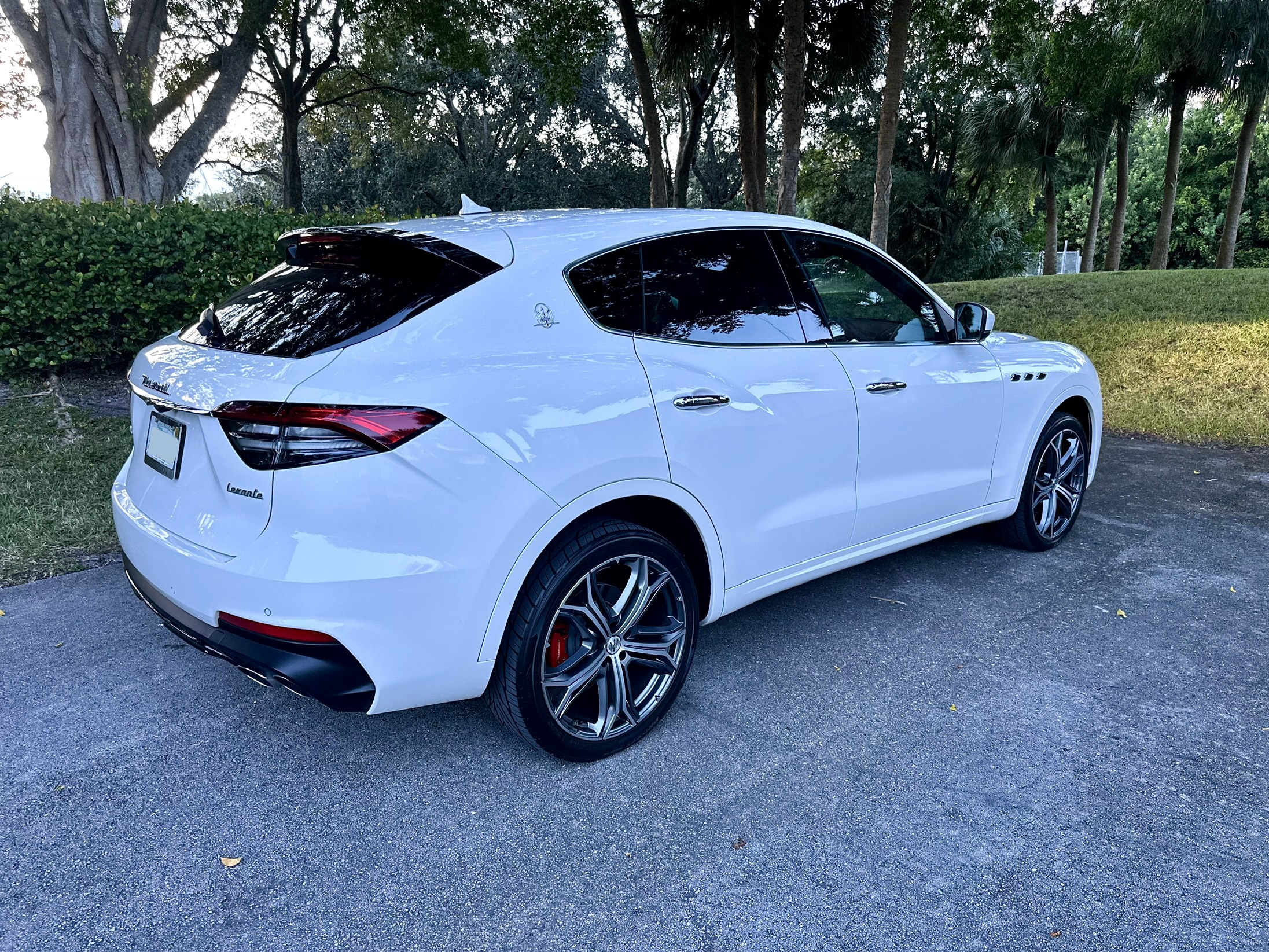 Used 2021 Maserati Levante AWD/4WD image 10