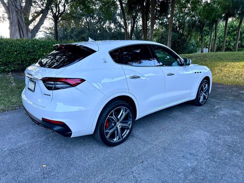 Used 2021 Maserati Levante AWD/4WD image 10
