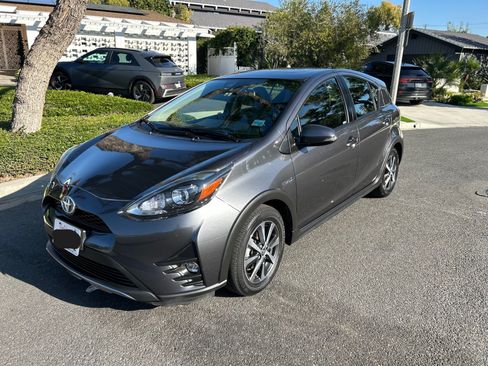 Used 2018 Toyota Prius C Four image 5
