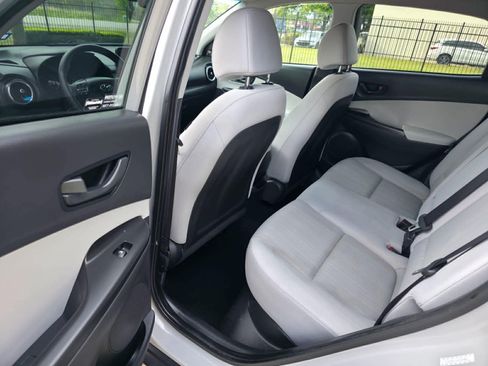Used 2023 Hyundai Kona SEL FWD image 8