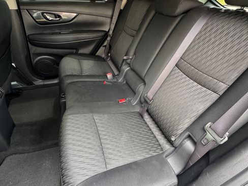 Used 2018 Nissan Rogue SV FWD image 13