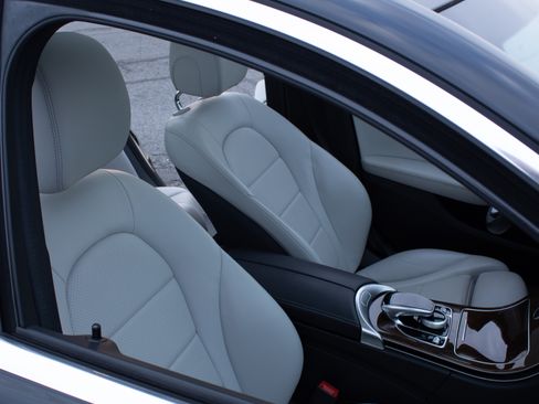 Used 2017 Mercedes-Benz C 300 4MATIC Sedan image 11