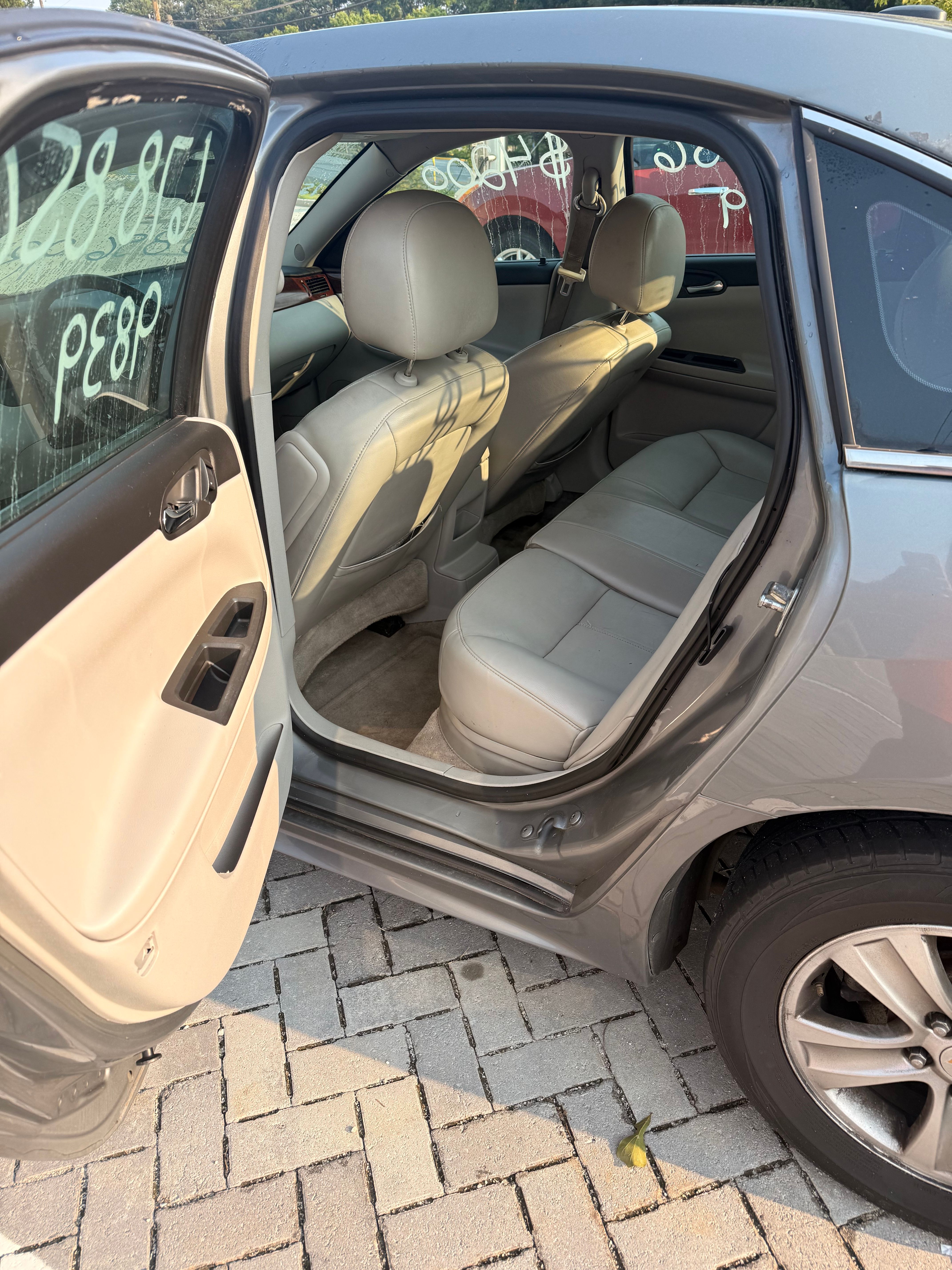 Used 2009 Chevrolet Impala LT w/ Luxury Edition Package FWD image 10