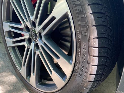 Used 2018 Audi SQ5 Prestige w/ Prestige Package AWD/4WD image 16