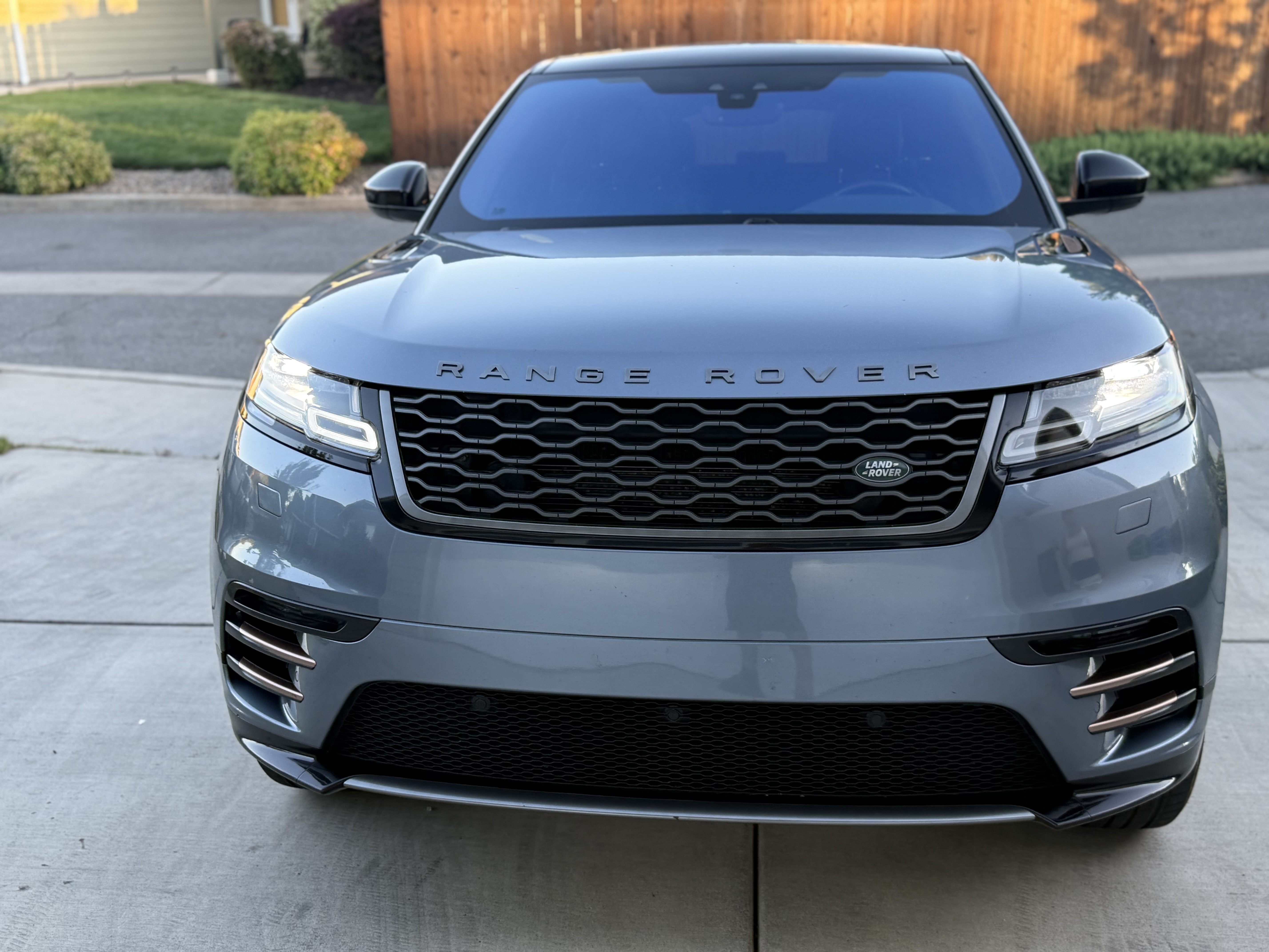 Used 2018 Land Rover Range Rover Velar R-Dynamic SE AWD/4WD image 5