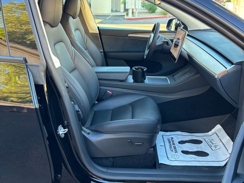 Used 2023 Tesla Model Y Long Range image 17