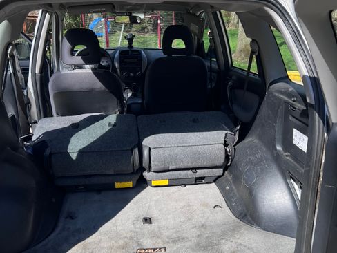 Used 2005 Toyota RAV4 2WD image 11