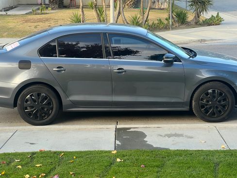 Used 2013 Volkswagen Jetta SE image 1