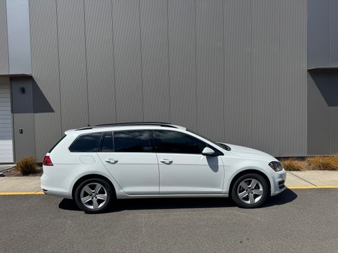 Used 2015 Volkswagen Golf TDI S FWD image 1
