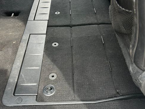 Used 2016 Chrysler Town & Country Touring-L image 11