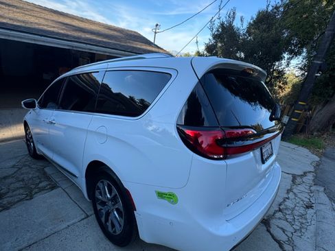 Used 2022 Chrysler Pacifica Pinnacle image 8