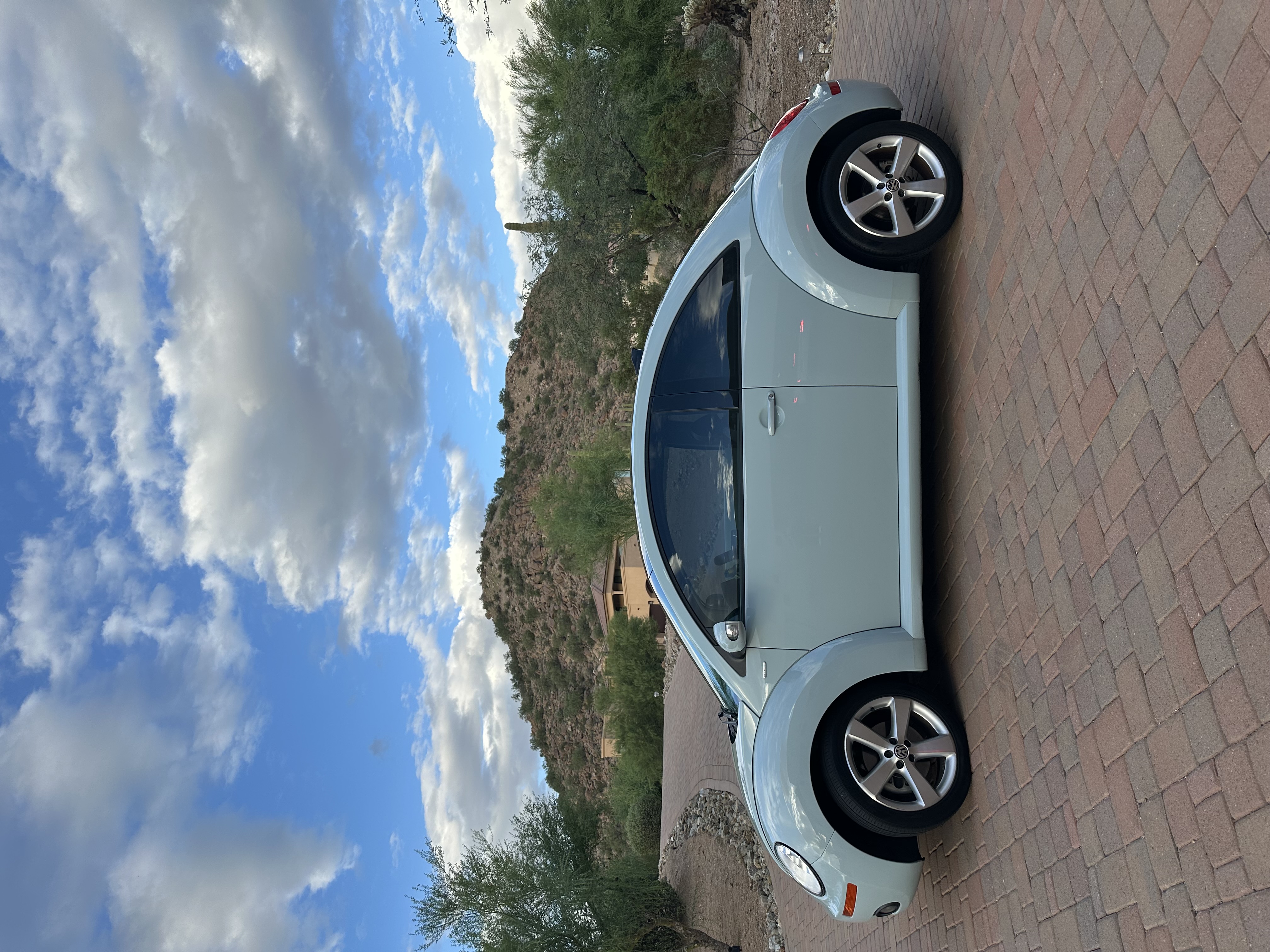 Used 2010 Volkswagen Beetle Final Edition FWD image 2