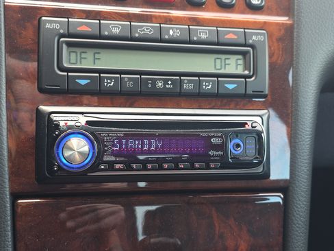 Used 2000 Mercedes-Benz E 320 Sedan image 14