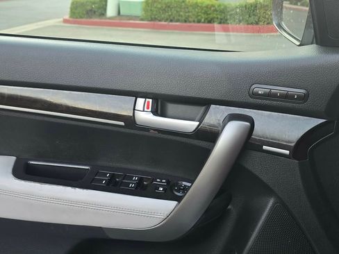 Used 2015 Kia Sorento SX image 13