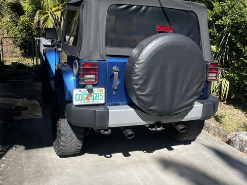 Used 2010 Jeep Wrangler Sahara image 4