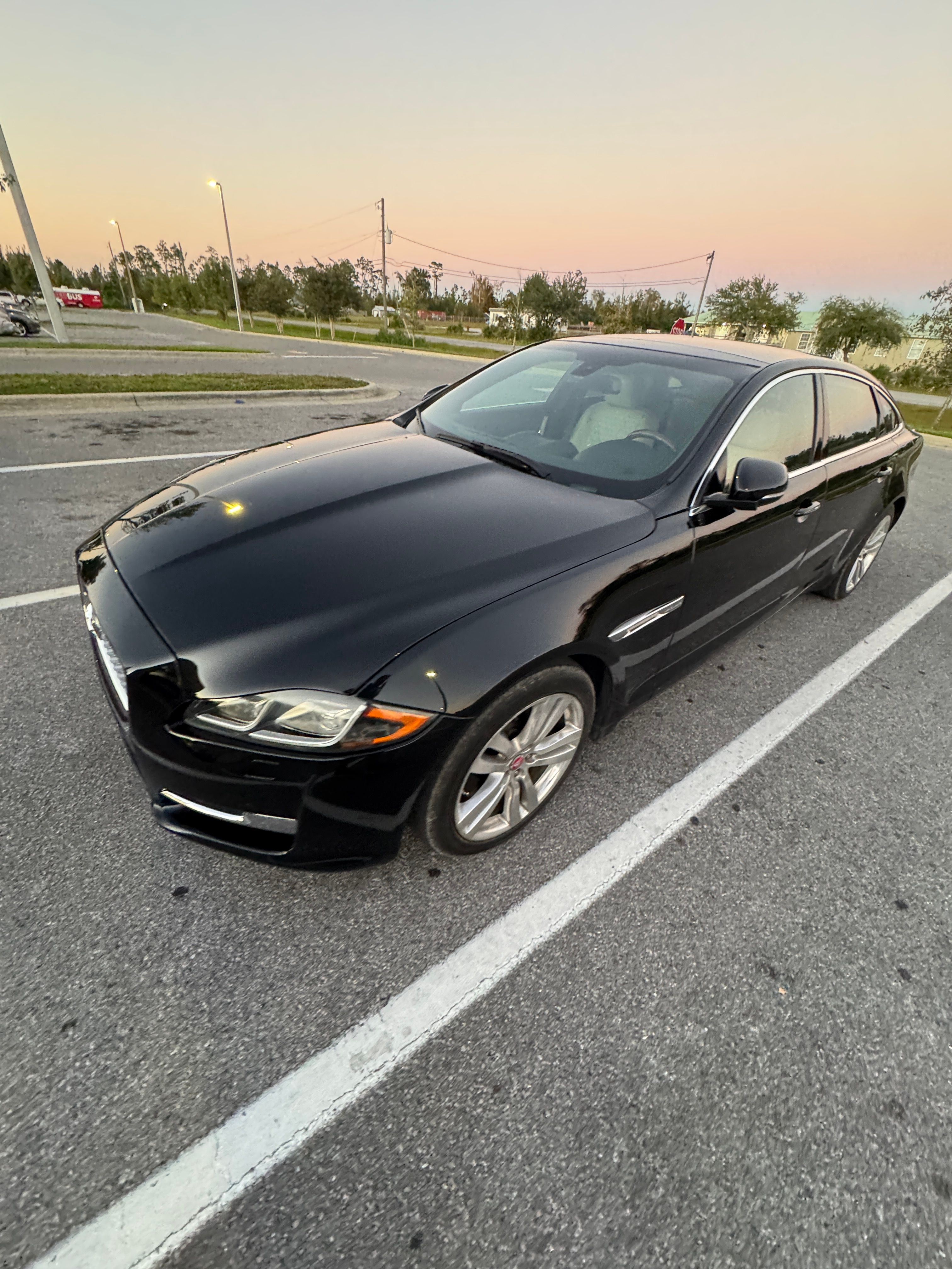 Used 2017 Jaguar XJ L Portfolio AWD/4WD image 9