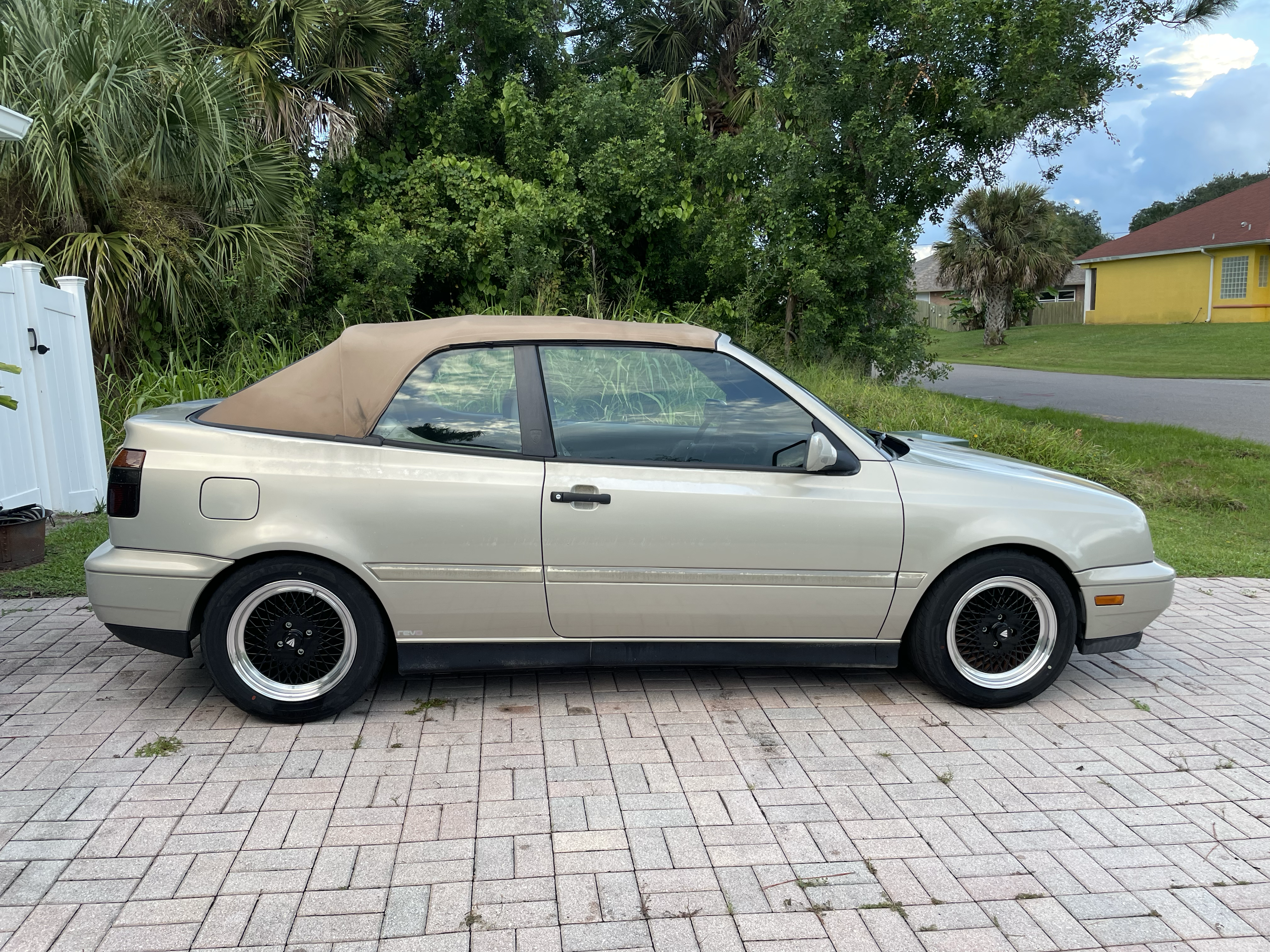 Used 1999 Volkswagen Cabrio GLS FWD image 19