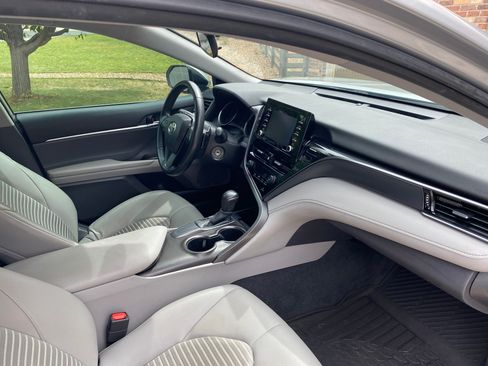 Used 2021 Toyota Camry SE FWD image 9