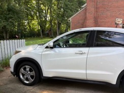 Used 2016 Honda HR-V EX image 8