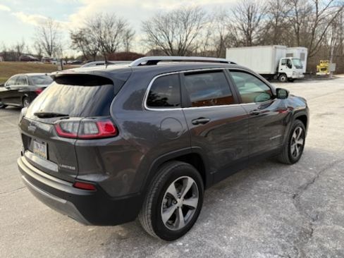 Used 2019 Jeep Cherokee Limited image 4