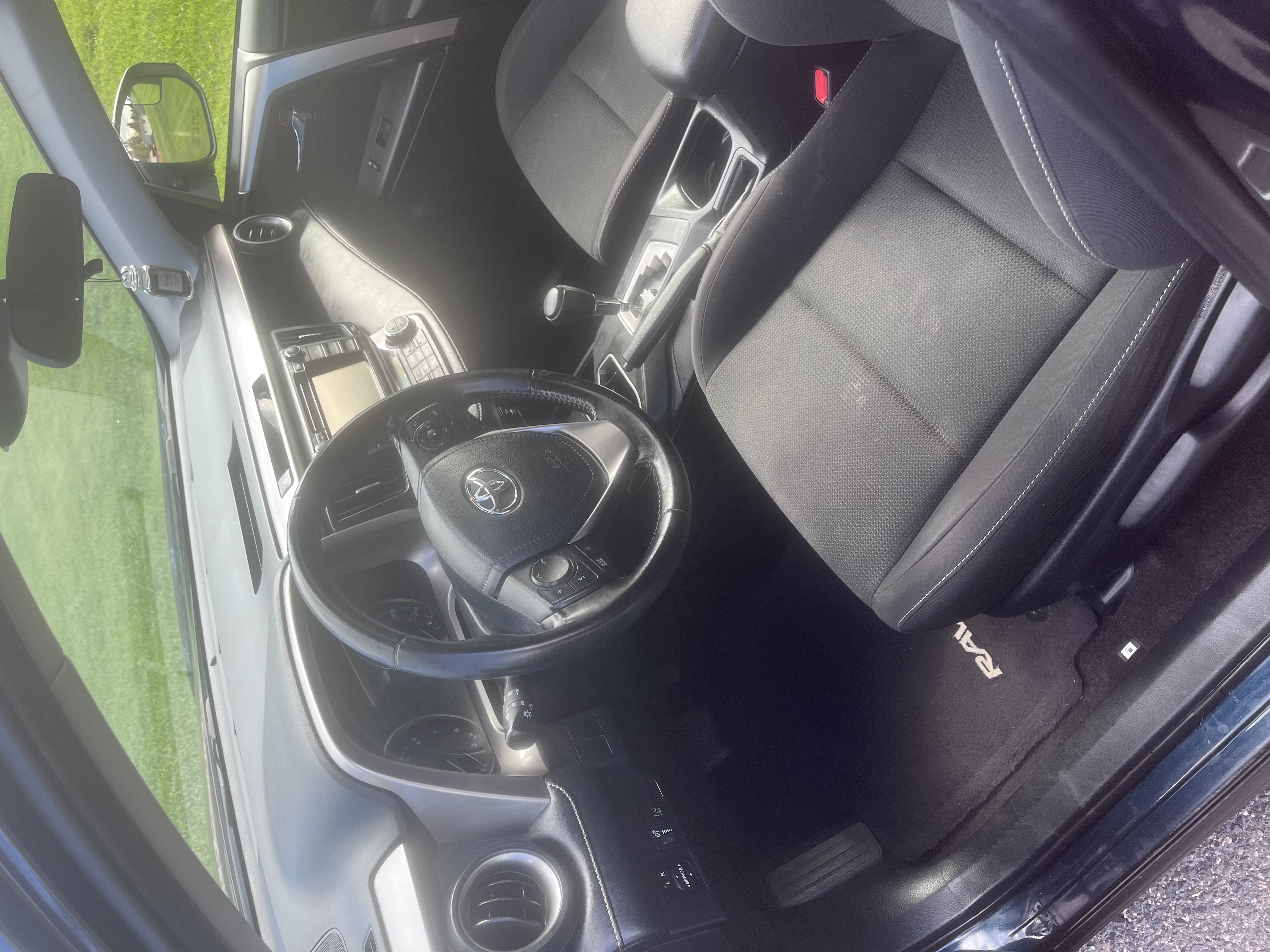 Used 2017 Toyota RAV4 XLE w/ Carpet Mat Package FWD image 8