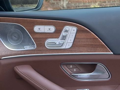 Used 2025 Mercedes-Benz GLS 450 4MATIC image 22