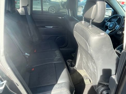 Used 2016 Jeep Compass Latitude w/ Sun/Sound Group image 9