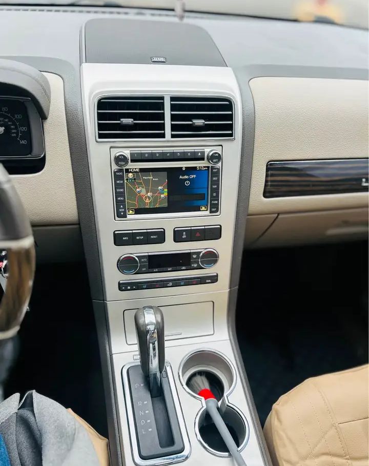 Used 2010 Lincoln MKX AWD image 9