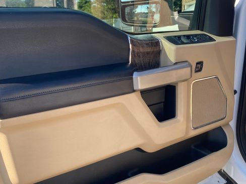 Used 2017 Ford F250 Lariat w/ Lariat Ultimate Package AWD/4WD image 26