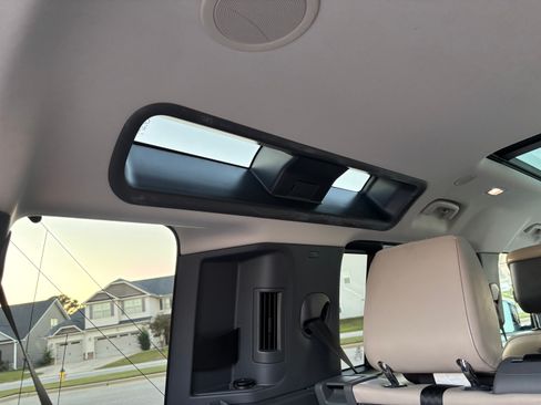 Used 2020 Land Rover Defender 110 HSE image 14