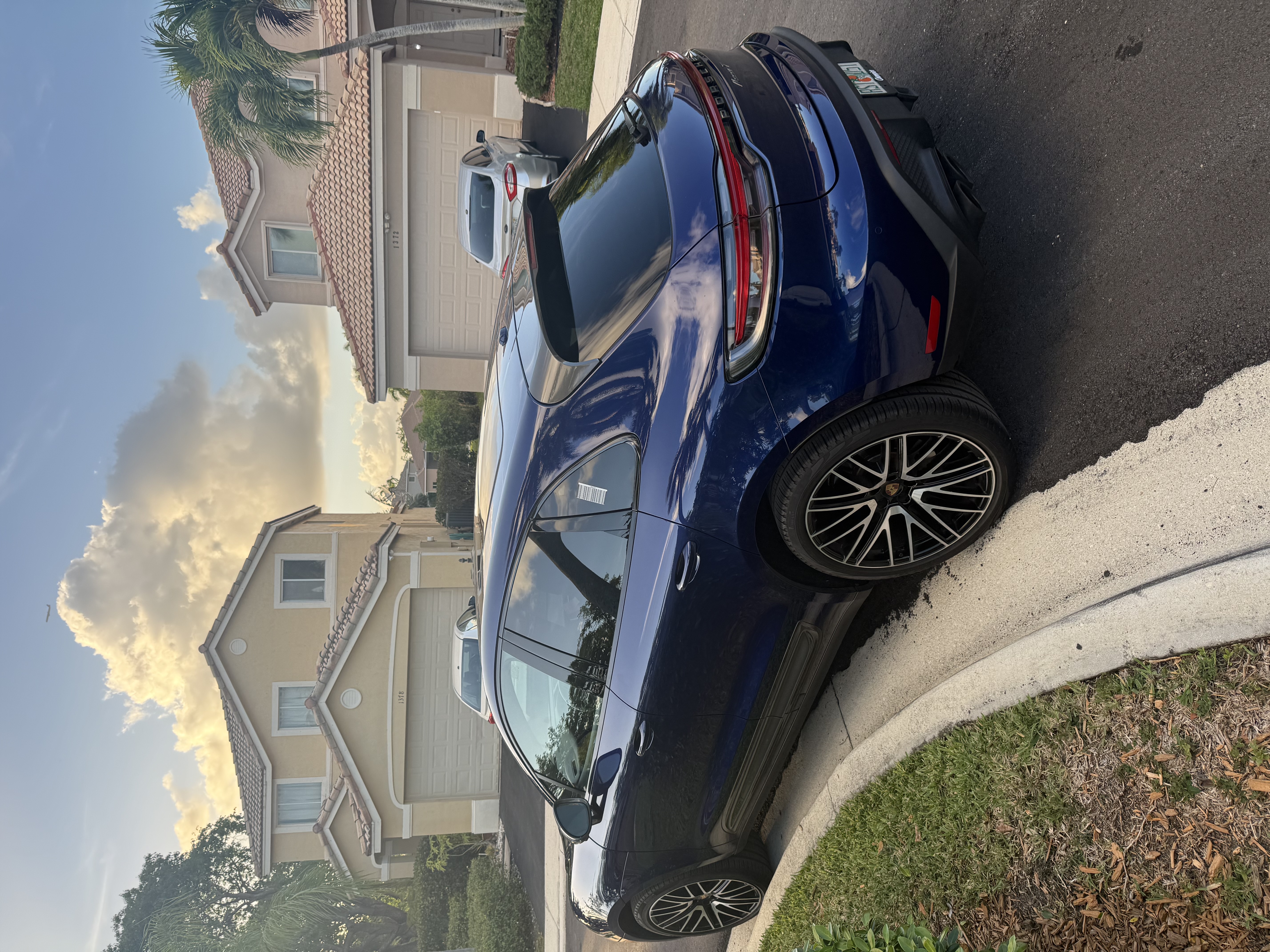 Used 2024 Porsche Macan Turbo AWD/4WD image 9