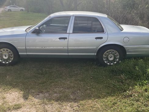 Used 2004 Ford Crown Victoria image 22