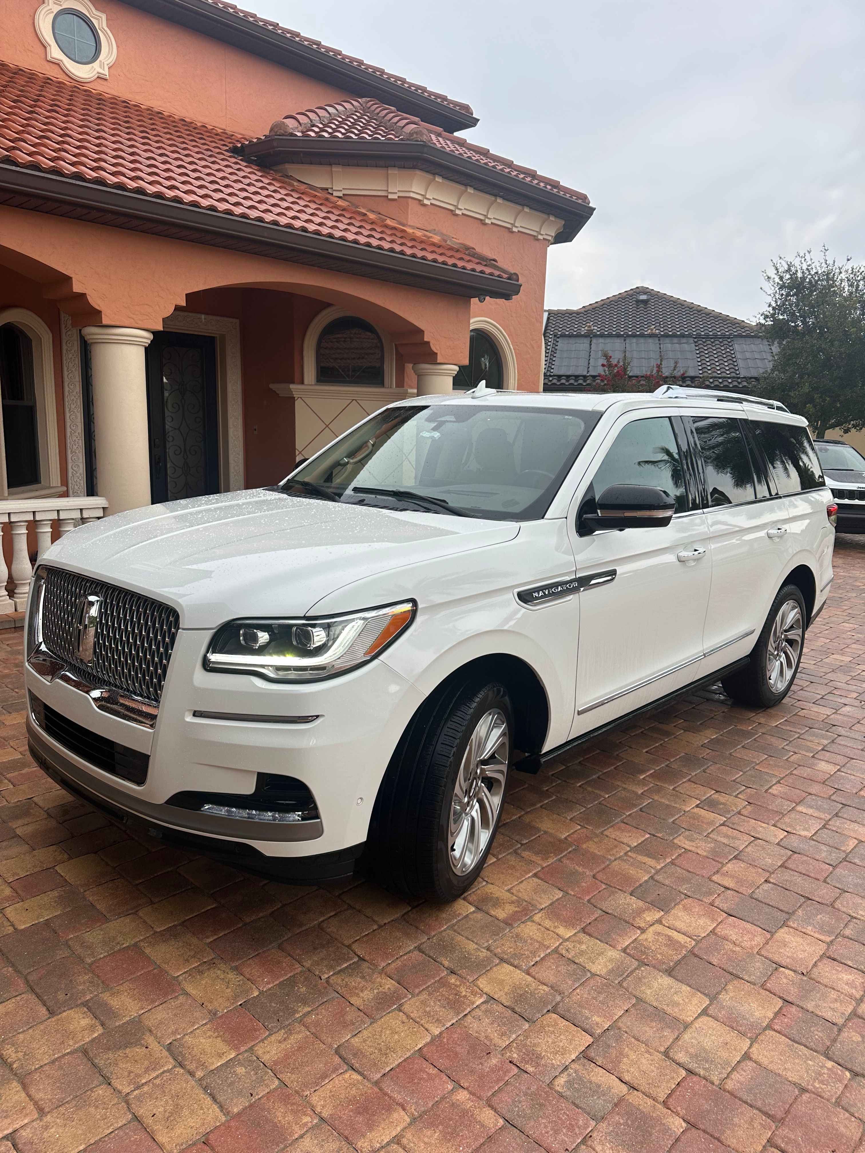 Used 2024 Lincoln Navigator Reserve AWD/4WD image 5