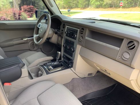 Used 2008 Jeep Commander Sport image 13